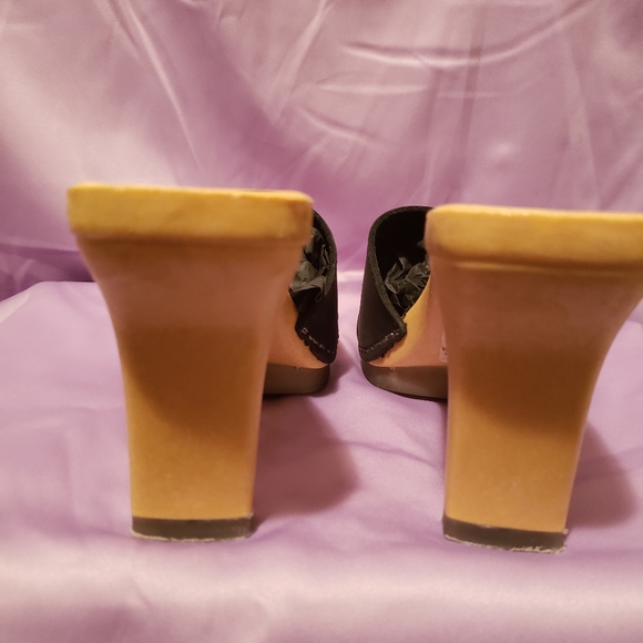 Clogs - Picture 2 of 4